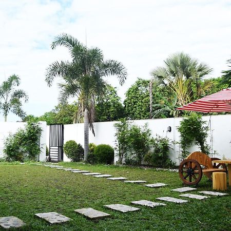 Casaroyal Hotel Powered By Cocotel Conception (Tarlac) Exterior foto