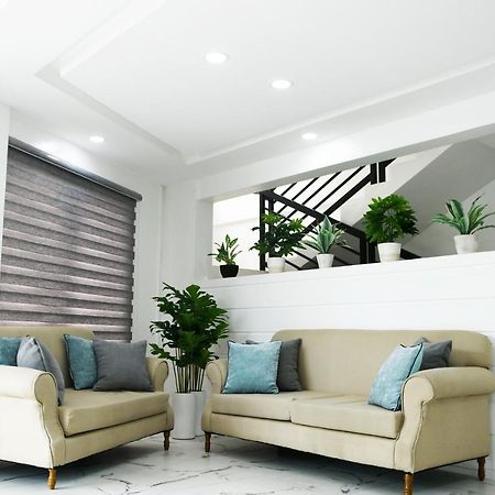 Casaroyal Hotel Powered By Cocotel Conception (Tarlac) Exterior foto