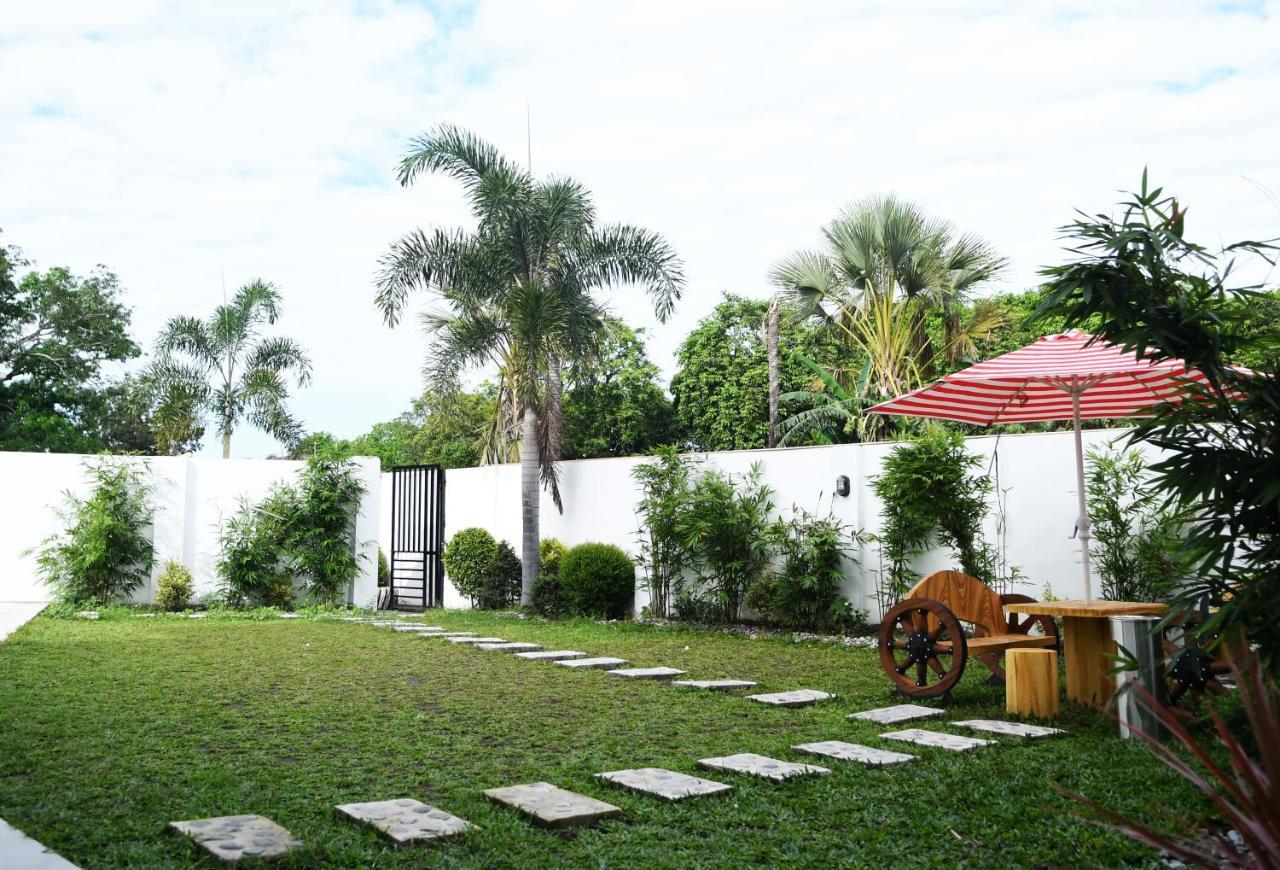 Casaroyal Hotel Powered By Cocotel Conception (Tarlac) Exterior foto