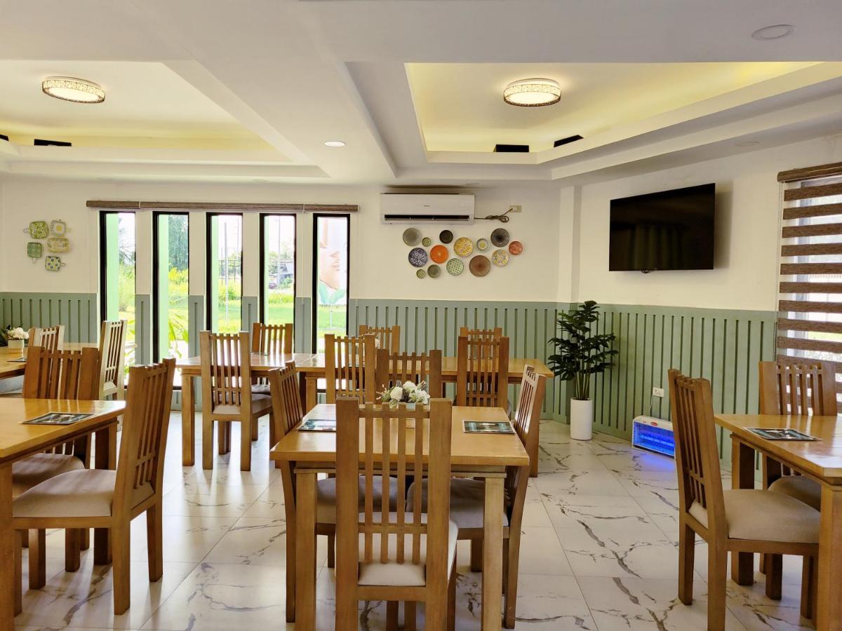 Casaroyal Hotel Powered By Cocotel Conception (Tarlac) Exterior foto