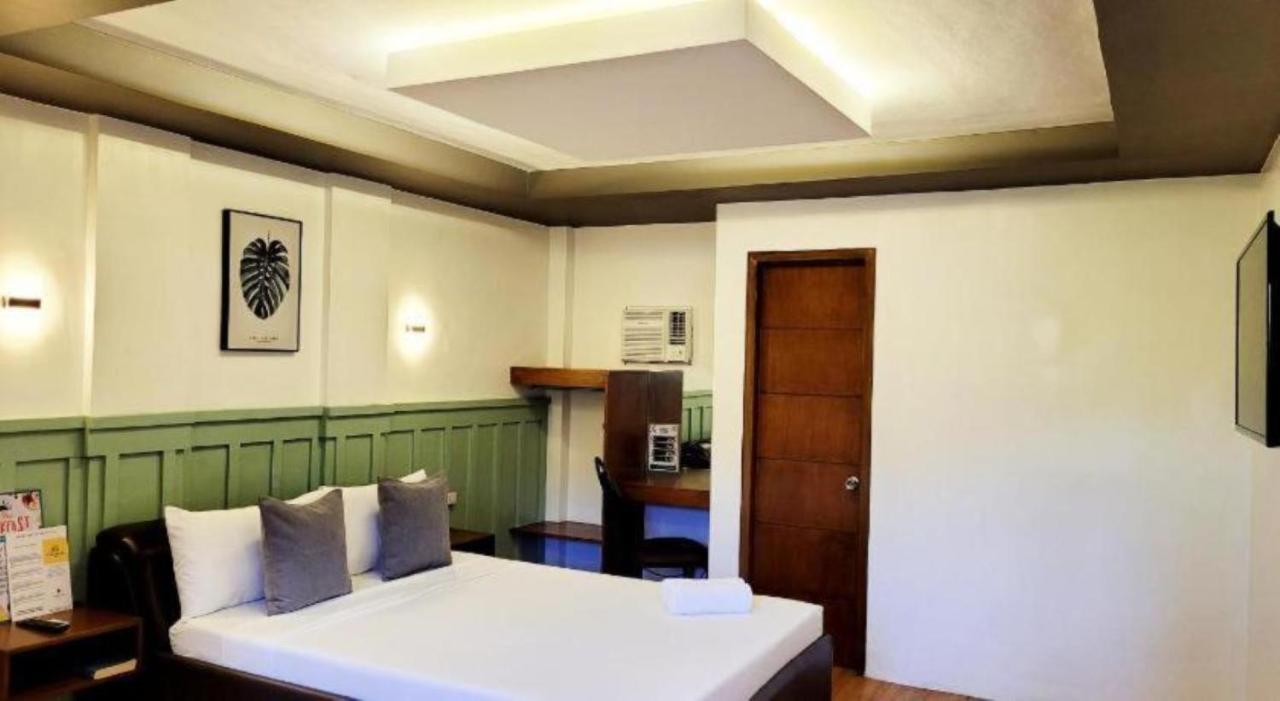 Casaroyal Hotel Powered By Cocotel Conception (Tarlac) Exterior foto